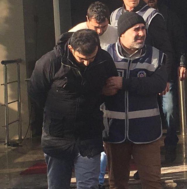 Arkadaşlarıyla Gasp Yapan Zanlı, Çaldıklarının Parasıyla Umre'ye Gitti