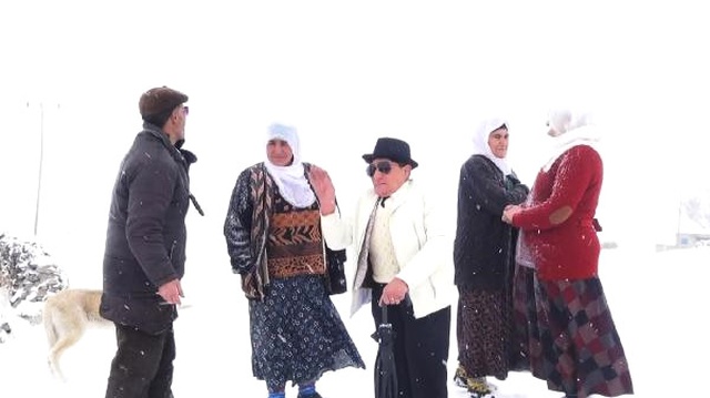 Ağrı'nın İlk Kadın Muhtarı, Kan Davası ve Aşiret Kavgalarını Sonlandırdı
