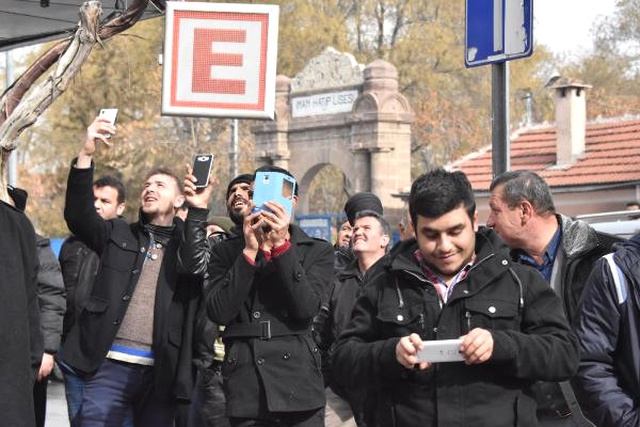 Polis, İntihara Kalkışan Kişiyi 2 Bin 250 TL İle Etkisiz Hale Getirdi
