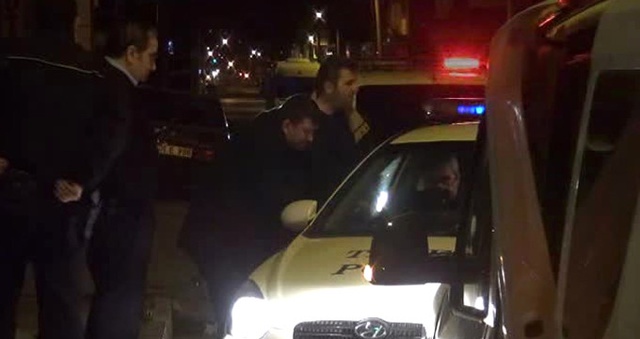 Hem Alkollü Hem de Ehliyetsiz Sürücü, Polis Otosuna Çarptı