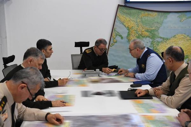 <a class='keyword-sd' href='/orgeneral/' title='Orgeneral'>Orgeneral</a> Akar, El Bab İçin Sabaha Karşı Komuta Merkezine Geldi