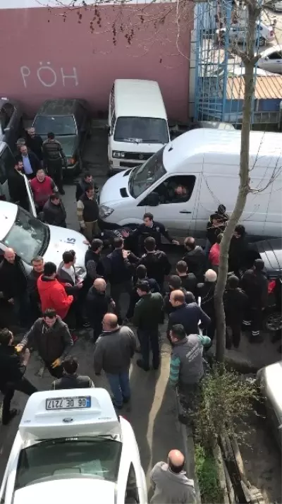Esnaf, Polise Saldıran Uyuşturucu Satıcılarını Linç Etmeye Çalıştı
