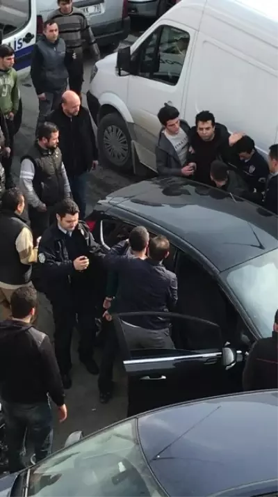 Esnaf, Polise Saldıran Uyuşturucu Satıcılarını Linç Etmeye Çalıştı