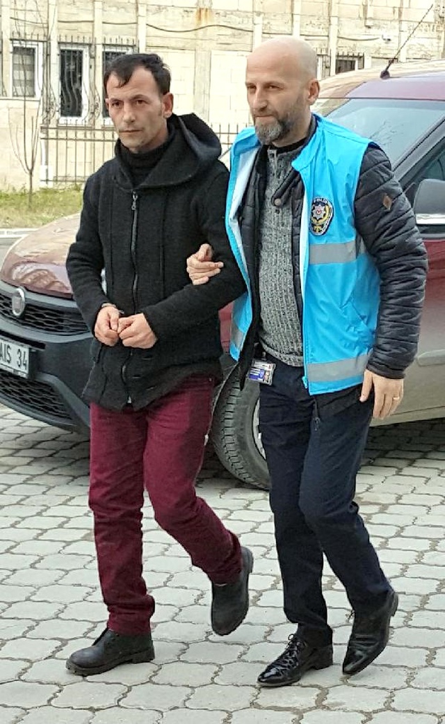 Kendisinden 5 Yaş Küçük Sevgilisini 9 Yerinden Bıçakladı