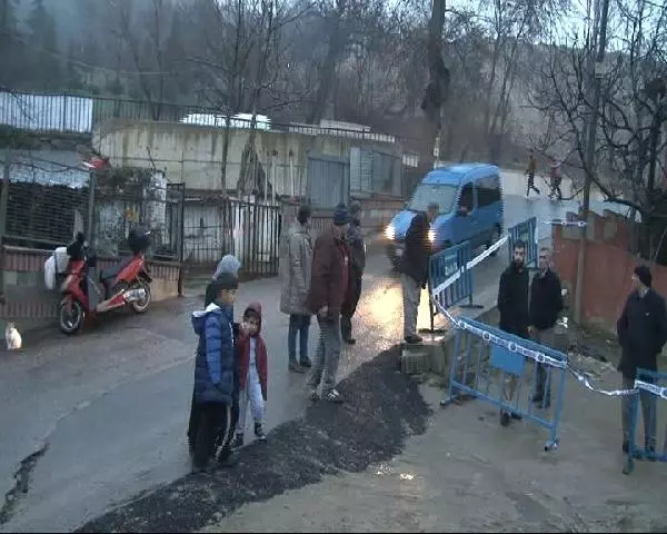 Üsküdar'daki Tünel İnşaatı Yakınındaki Binalarda Çatlaklar Oluştu