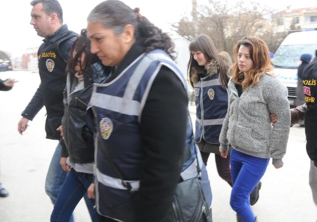 Genç Kadını Öldüresiye Döven Arkadaşları, Polis Tarafından Yakalandı