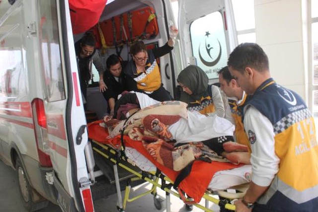 Genç Adam, Kardeşini Odaya Kilitleyip 11 Yerinden Bıçakladı