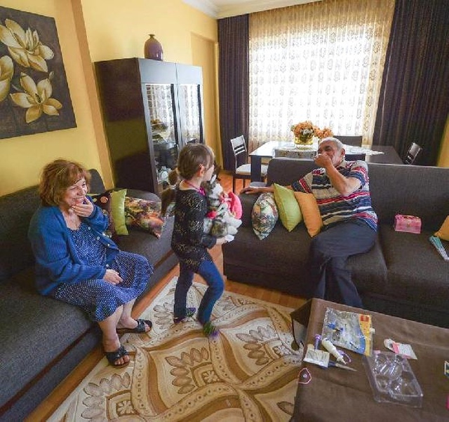 İntihar Eden Yaşlı Çift, Sevdikleri Şarkıyı Son Kez Dinledi