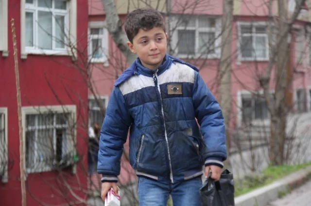 10 Yaşındaki Suriyeli Halil, 10 Kişilik Ailesini Geçindiriyor