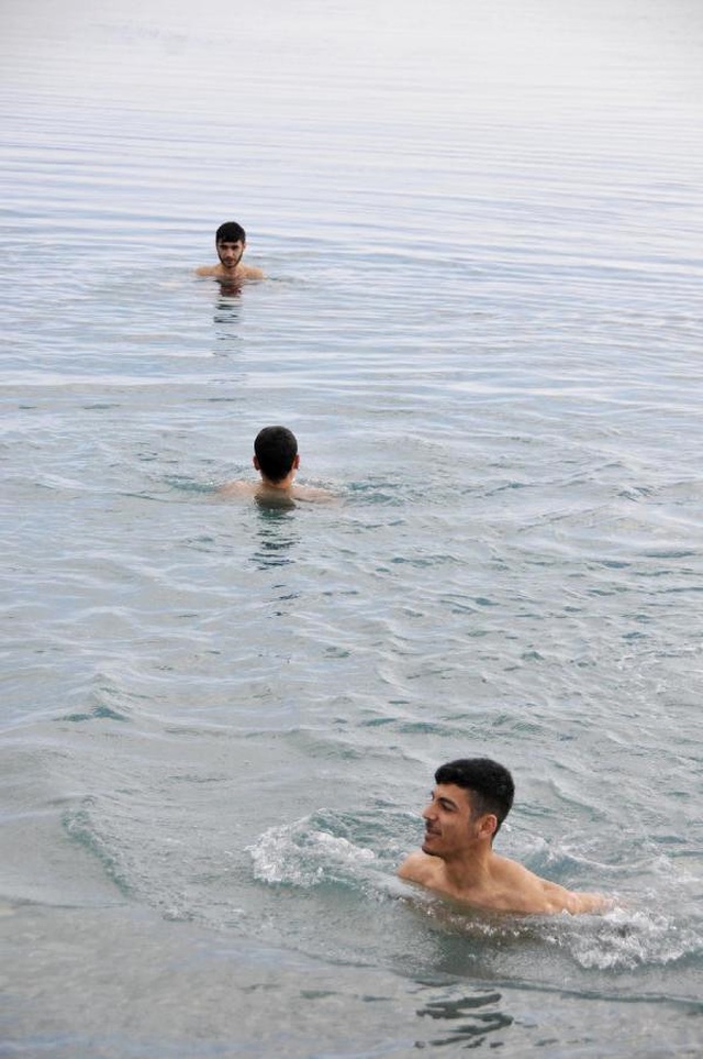 Antalyalılar Güneşli Havanın Tadını Çıkardı