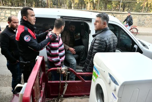 Yasa Dışı Bahis Oynatan İnternet Kafelere Operasyon: 20 Gözaltı