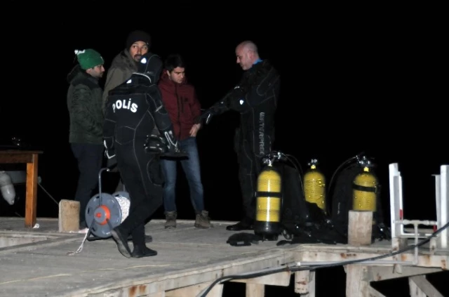 Balık Tutmaya Çıkan 4 Arkadaşın Teknesi Battı: 2 Kişi Kayıp