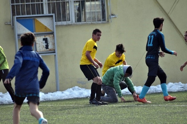 Kayseri'de Oynanan Maçta Futbolcular Karşılaşma Sonrasında <a class='keyword-sd' href='/kavga/' title='Kavga'>Kavga</a> Etti