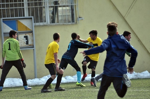 Kayseri'de Oynanan Maçta Futbolcular Karşılaşma Sonrasında Kavga Etti