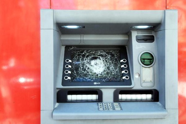 <a class='keyword-sd' href='/banka/' title='Banka'>Banka</a> ve ATM'lere Zarar Veren Saldırgan, Kameralara Yakalandı