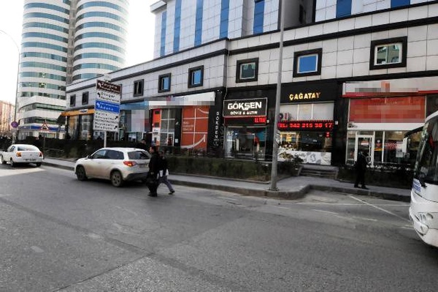 Banka ve ATM'lere Zarar Veren Saldırgan, Kameralara Yakalandı