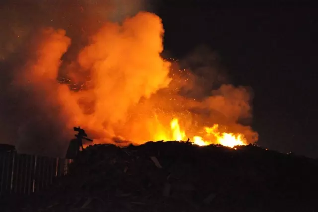 Gebze'de Palet Üretim Tesisinde Yangın Çıktı