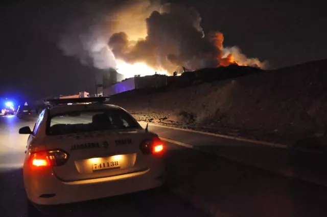 Gebze'de Palet Üretim Tesisinde Yangın Çıktı