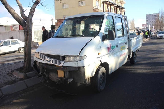 Kayseri'de 11 Araç Birbirine Girdi, Yardıma Suriyeli Nurettin Koştu