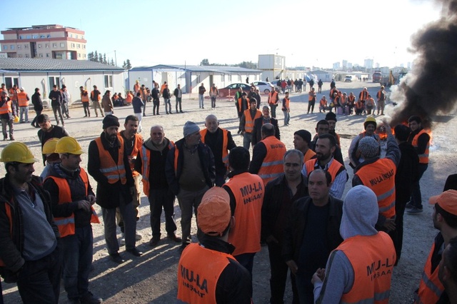 Adana Adliye Sarayı İnşaatında Çalışan İşçiler Eylemde