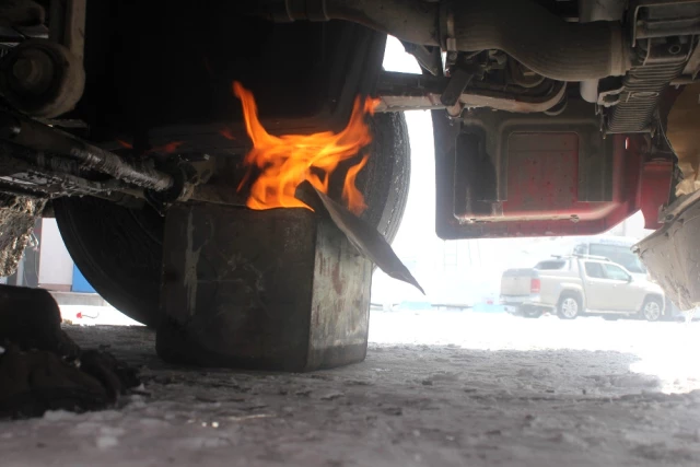 Ağrı'da Kırmızı Işıkta Duran Aracın Yakıt Deposu Dondu