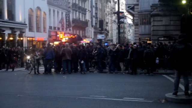 Fransa'da Polis Şiddetini Protesto Eden Yüzlerce Kişi Bir Araya Geldi