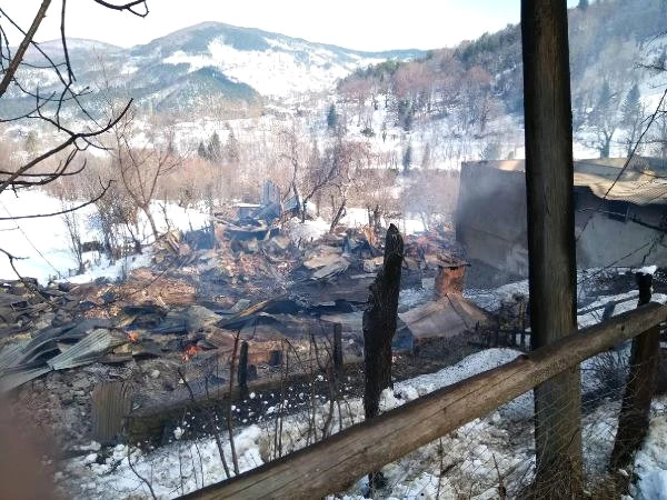 Kastamonu'da Bir Evde Çıkan Yangın Komşu Evlere Sıçradı: 7 Ev Kül Oldu
