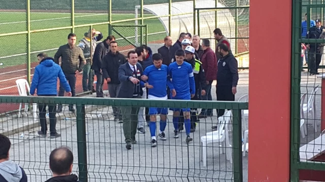 Zonguldak'taki Maçta Taraftarın Attığı Taş Futbolcunun Burnunu Kırdı