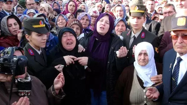 Şehidinin Eşinden Yürek Yakan Sözler: Oğlumuz Bana Emanet, Sen Rahat Uyu