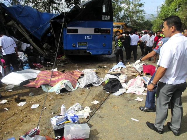Filipinler'de Kaza Yapan Öğrenci Otobüsünde 15 Kişi Hayatını Kaybetti