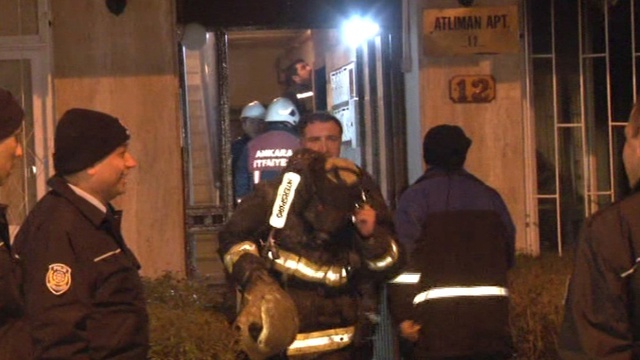 Alevlerin Arasında Kalan Üniversiteli Kızı, Komşuları Kurtardı