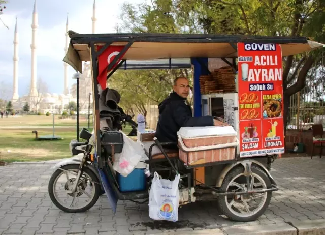 Babaanne Tarifiyle Sattığı Acılı Ayran Yoğun İlgi Görüyor