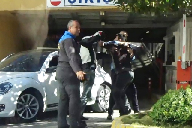 Bursa'da Trafikteki Sürücüler Tekme <a class='keyword-sd' href='/tokat/' title='Tokat'>Tokat</a> Birbirine Girdi