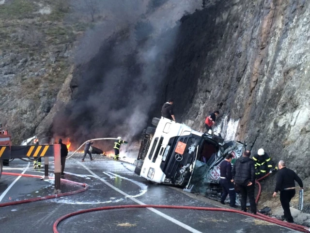 Kontrolden Çıkıp Devrilen Mazot Yüklü Tanker Alev Alev Yandı