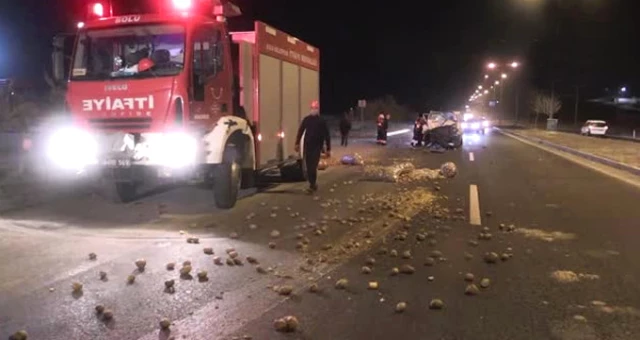Patates Yüklü Traktöre Minibüs Çarptı: 4 Yaralı
