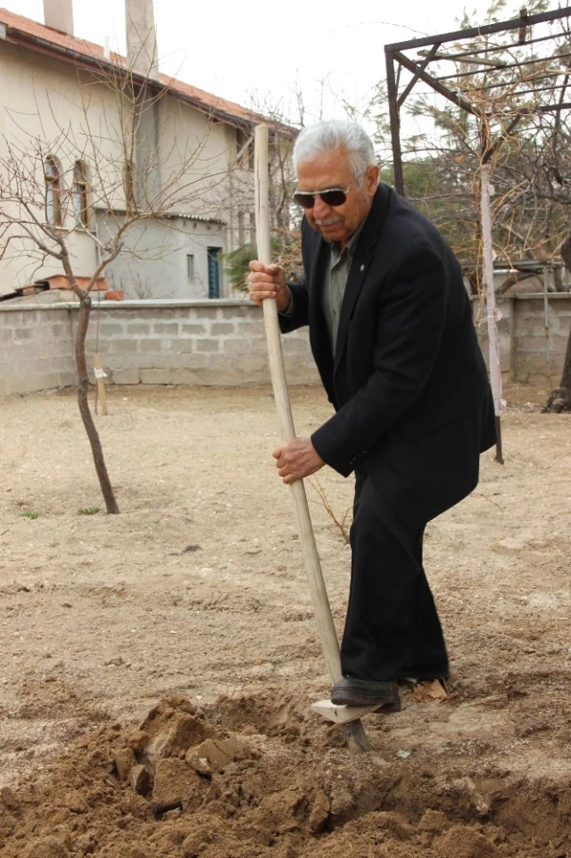 35 Yıldır Görmeyen Ömer Dede, Yaşama Yaptığı Yayınlarla Bağlandı