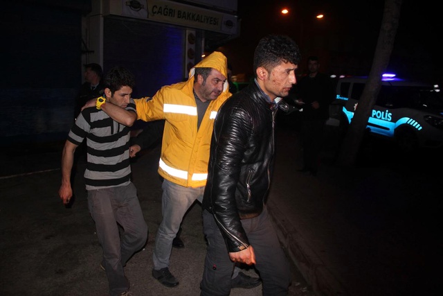 Suriyeliler, Afganların Evini Bastı: 1'i Ağır 10 Yaralı