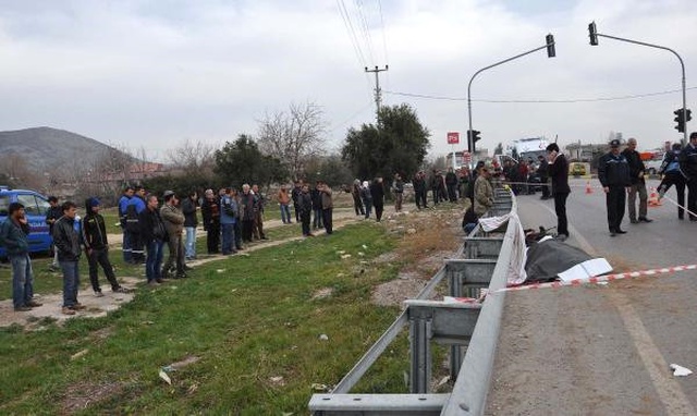 TIR'ın Çarptığı Motosikletli Öldü! Çalan Telefonu Kimse Açamadı