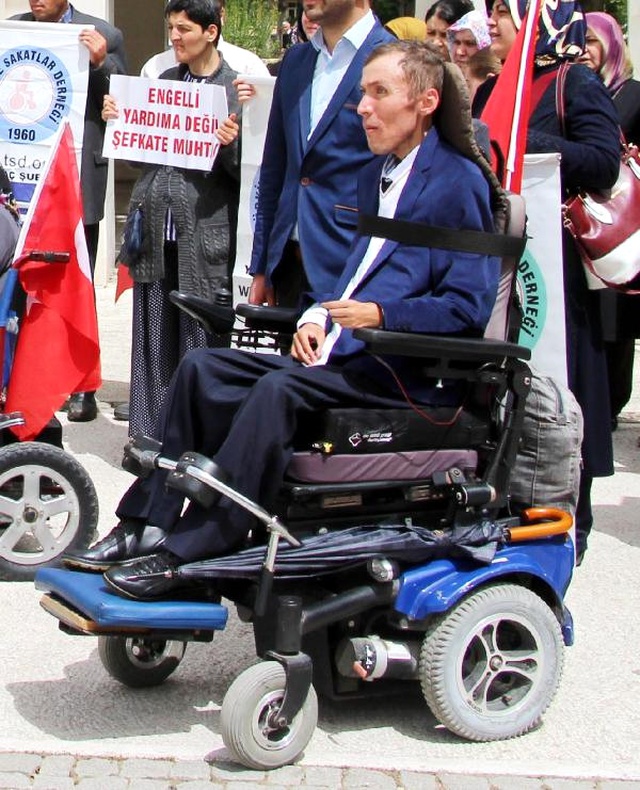 Kök Hücre Nakli İçin Akülü Engelli Aracını Satacak