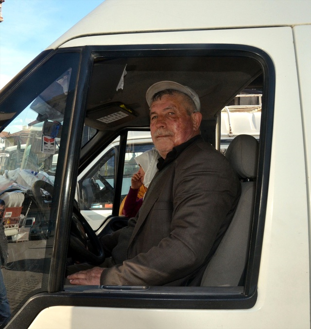 Köyüne Hem Muhtarlık Hem Minibüs Şoförlüğü Yapıyor