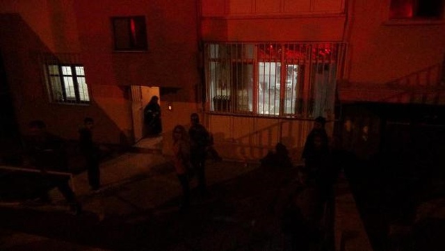 Ekmek Bıçağıyla 13 Yaşındaki Kız Kardeşini Rehin Aldı