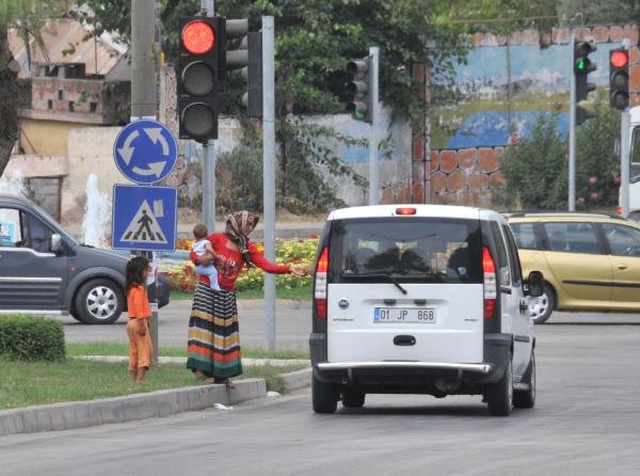 Çocukları Dilendiren 7'si Çocuk 8 Kişi Gözaltına Alındı
