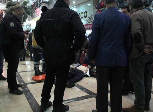İş Merkezinin 4'üncü Katından Düşen Adam Hayatını Kaybetti
