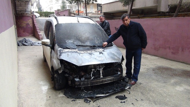 Otomobili Kundaklayan Şahıs, Alevler İçinde Kaldı
