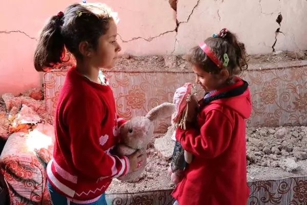 Adıyamanlı Çiftçi Depremde Ailesini Sürükleyerek Kurtardı