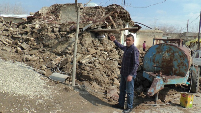 Enkaz Altında Kalan Engelli Vatandaşın İmdadına Komşular Yetişti