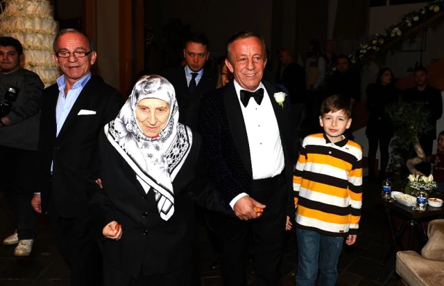 Ali Ağaoğlu, İlk Düğüne Çağırmadığı Aile Üyeleri İçin İkinci Düğünü Yaptı