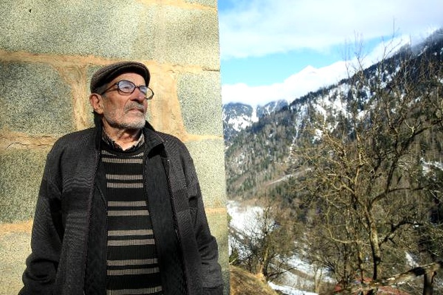 90 Yaşındaki Celal Dede 20 Yıldır Yaz Kış Köyünden Ayrılmıyor