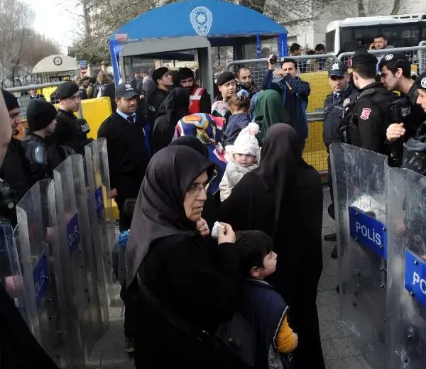 İstanbul Emniyet'i Önünde Eylem Yapmak İsteyen 200 Kişiye Gözaltı