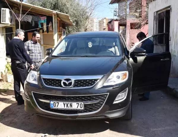 Kaza Sonrası Taşlanan Azeri İş Adamı Cipini Bırakıp Kaçtı